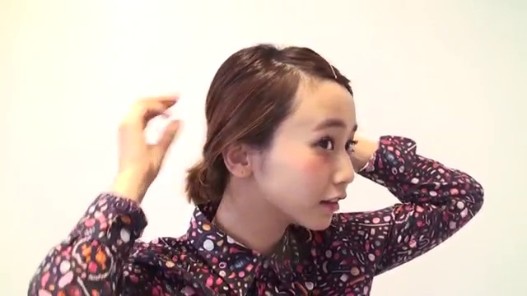 Videogram How To ヘアアレンジ 前髪が短くてもできるラフひとつ結び 三戸なつめ