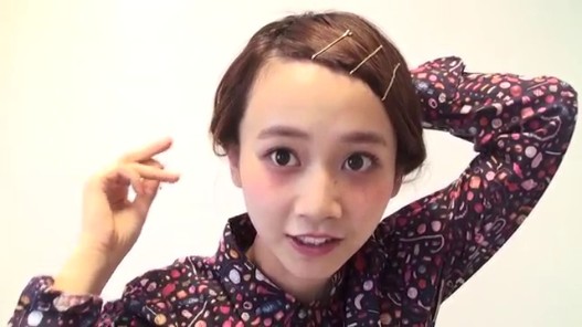 Videogram How To ヘアアレンジ 前髪が短くてもできるラフひとつ結び 三戸なつめ